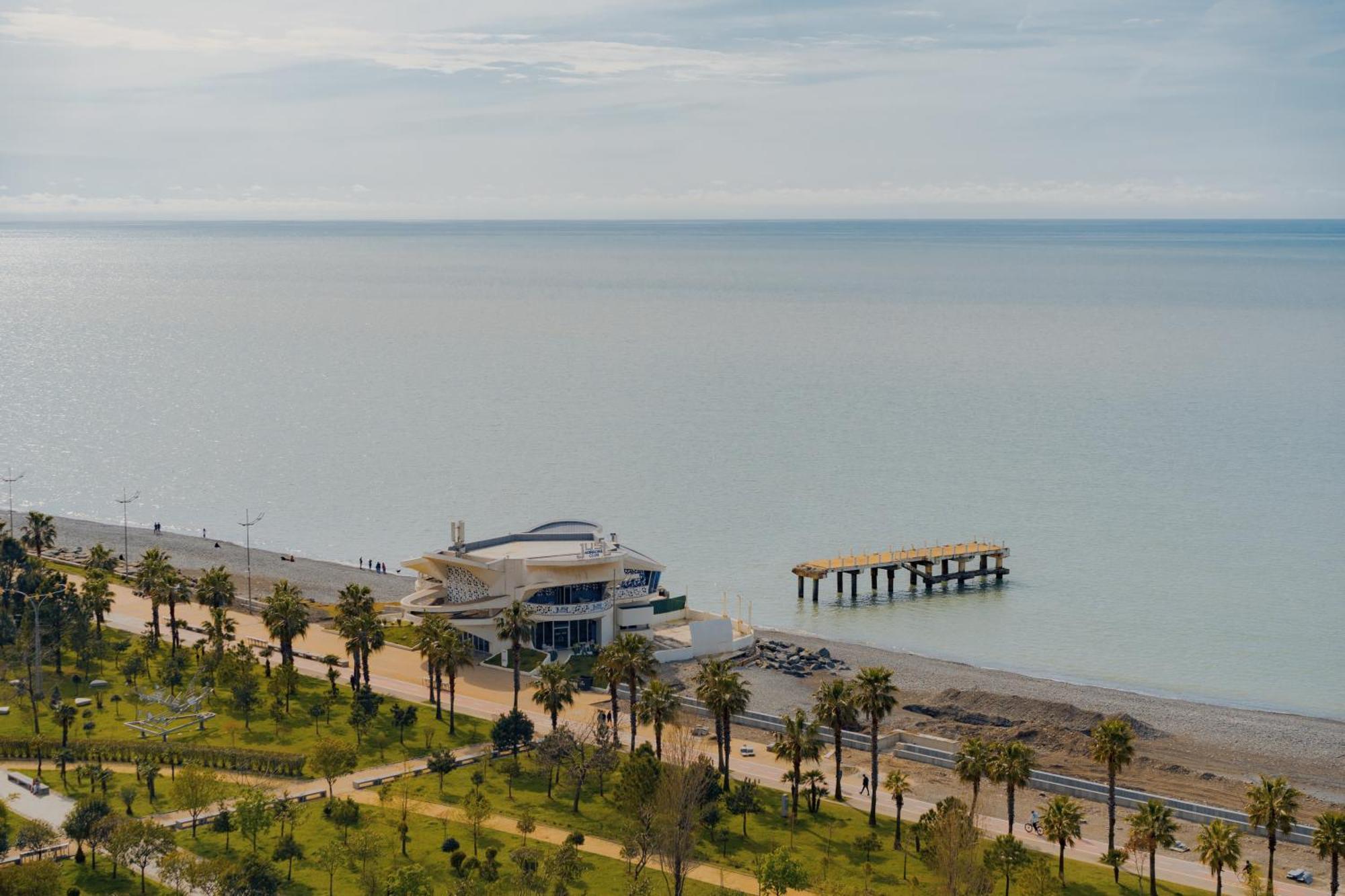 Batumi Beach Friends4Friends Bilik gambar